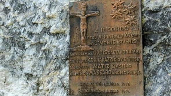 Targa commemorativa che ricorda le vittime della fucilazione di Cercivento