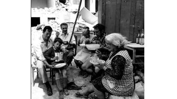 Terremoto Friuli 1976-2026: memoria e immagini della ricostruzione