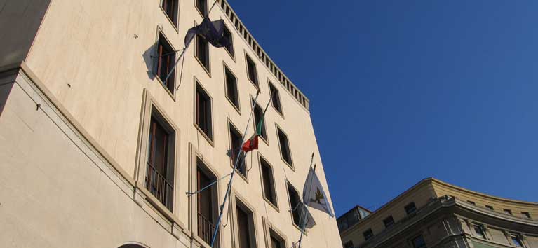 La facciata principale della sede del Consiglio regionale a Trieste